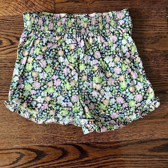 Girls Size 5 Shorts and Top Set with Floral Details - Picture 3 of 7